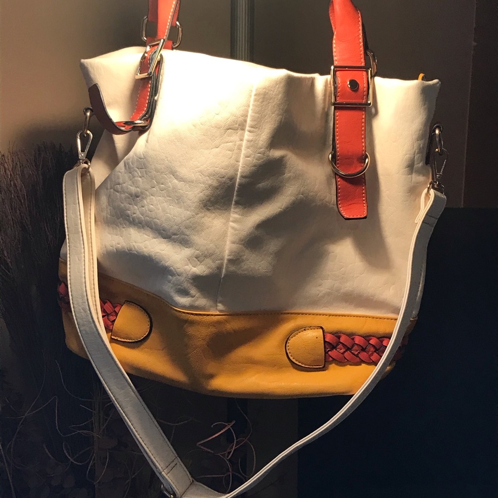 Large purse lots of pockets